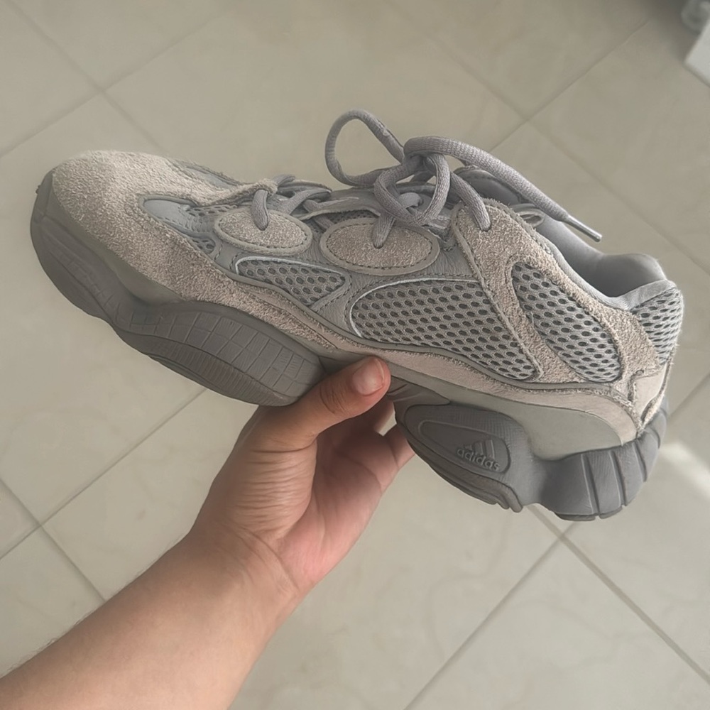 ASH GREY ADIDAS YEEZY SIZE M 7 USED LIKE NEW
